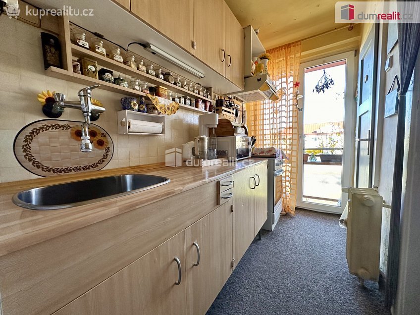 Prodej bytu 2+1 75 m^2 Hlavní třída, Ostrov 