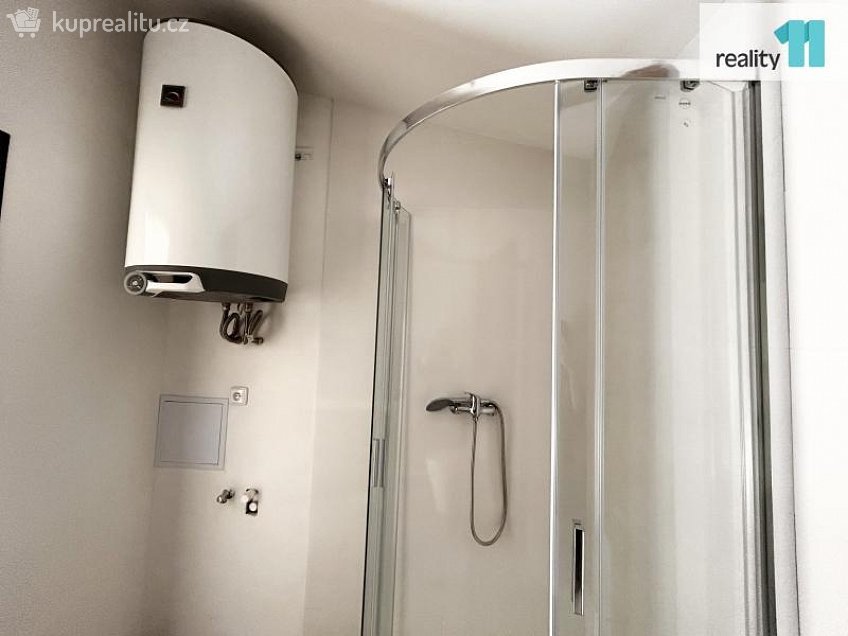 Pronájem bytu 1+kk 34 m^2 Michelská, Praha 4 