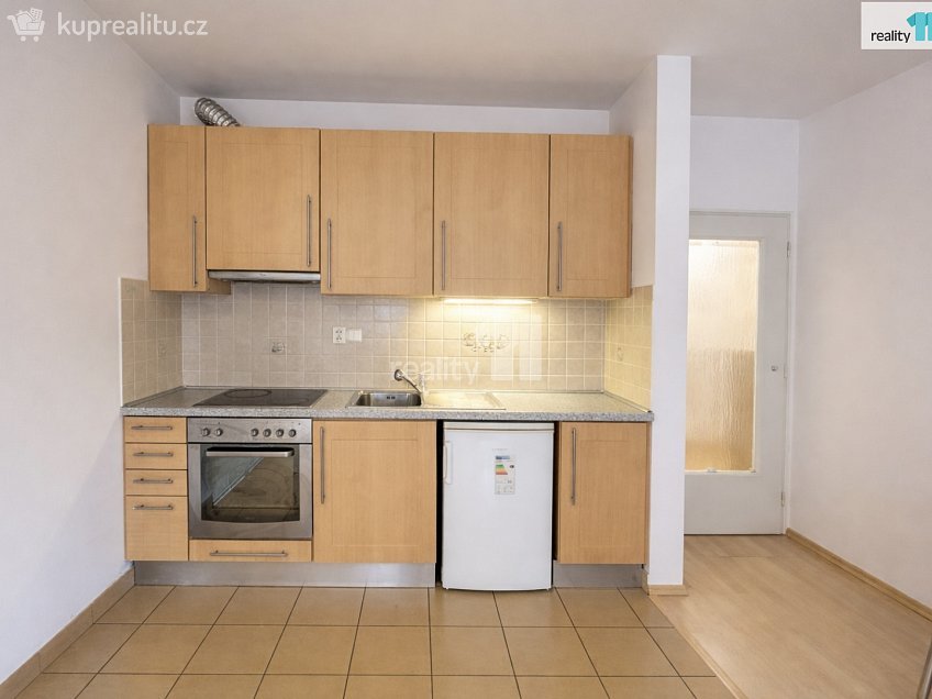 Pronájem bytu 1+kk 49 m^2 Pod Bohdalcem I, Praha 10 