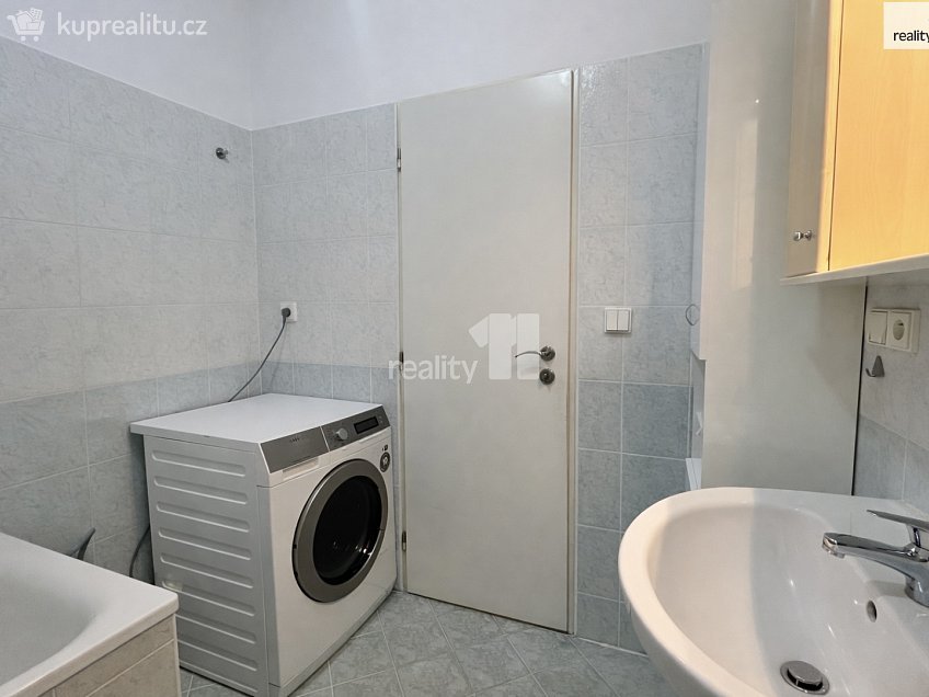 Pronájem bytu 1+kk 49 m^2 Pod Bohdalcem I, Praha 10 