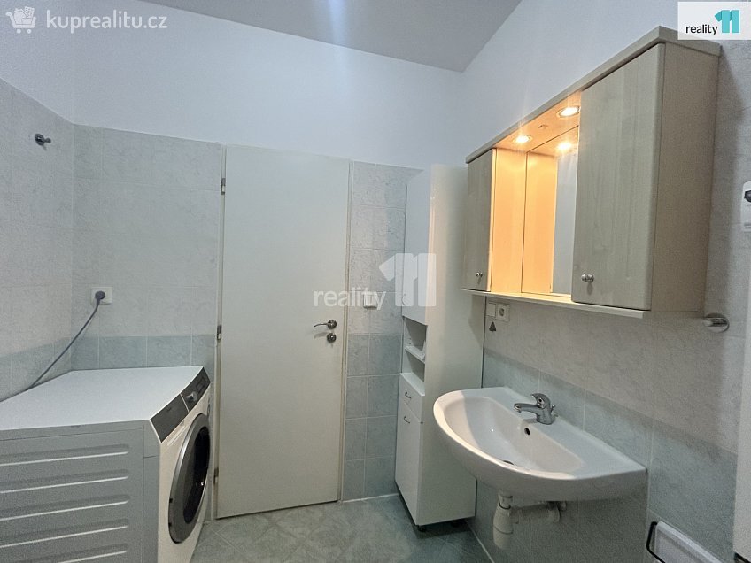 Pronájem bytu 1+kk 49 m^2 Pod Bohdalcem I, Praha 10 