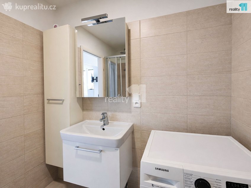 Pronájem bytu 1+1 29 m^2 Rimavské Soboty, Kolín 