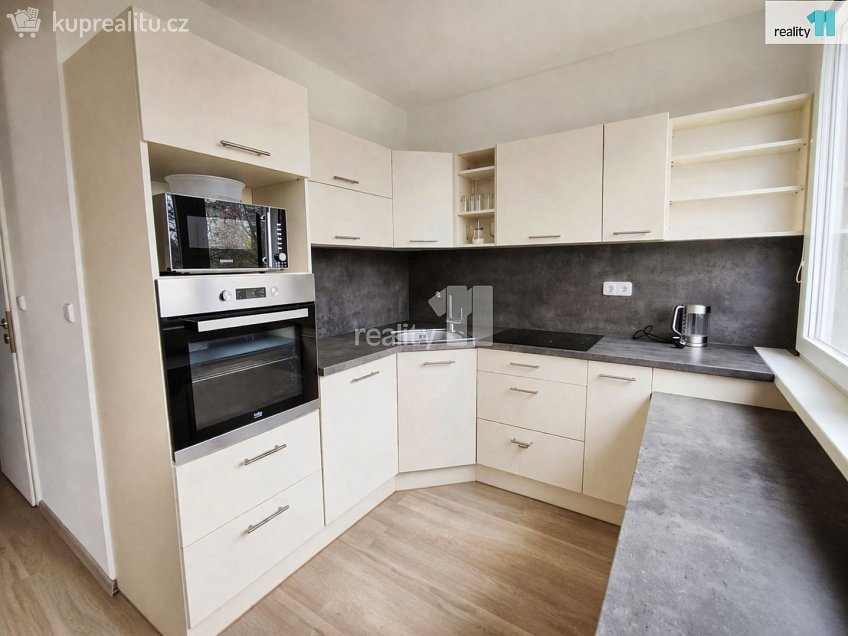 Pronájem bytu 1+1 29 m^2 Rimavské Soboty, Kolín 