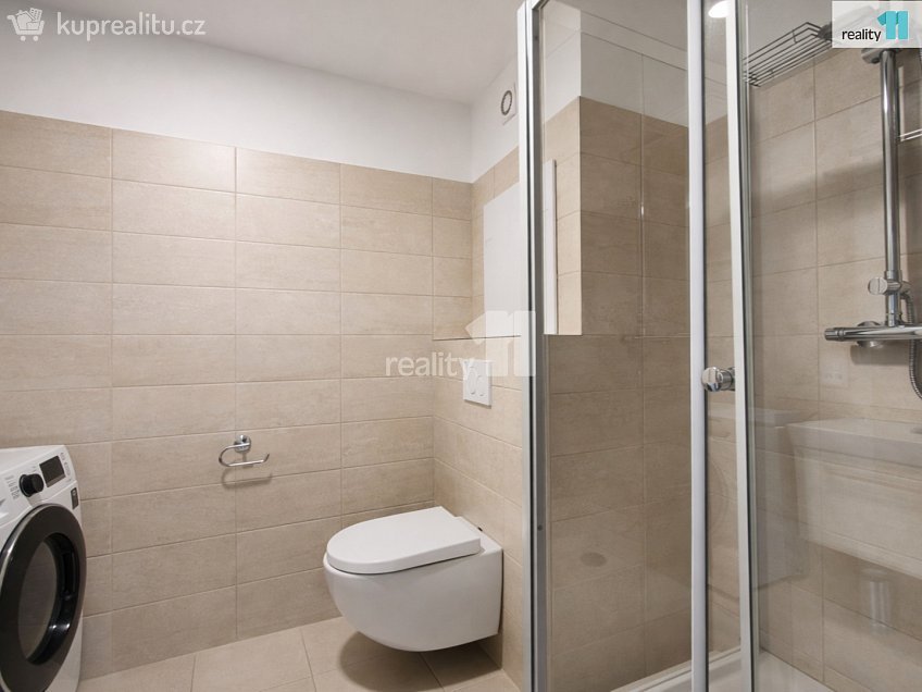 Pronájem bytu 1+1 29 m^2 Rimavské Soboty, Kolín 