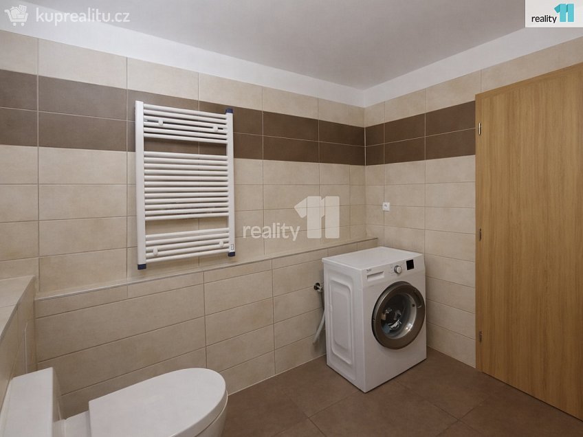 Pronájem bytu 1+kk 36 m^2 Ječná, Hostivice 