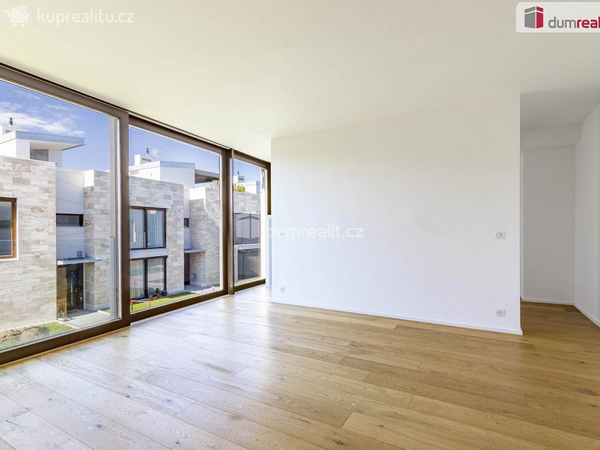 Prodej  rodinného domu 378 m^2 V Hrobech, Praha-Libuš 