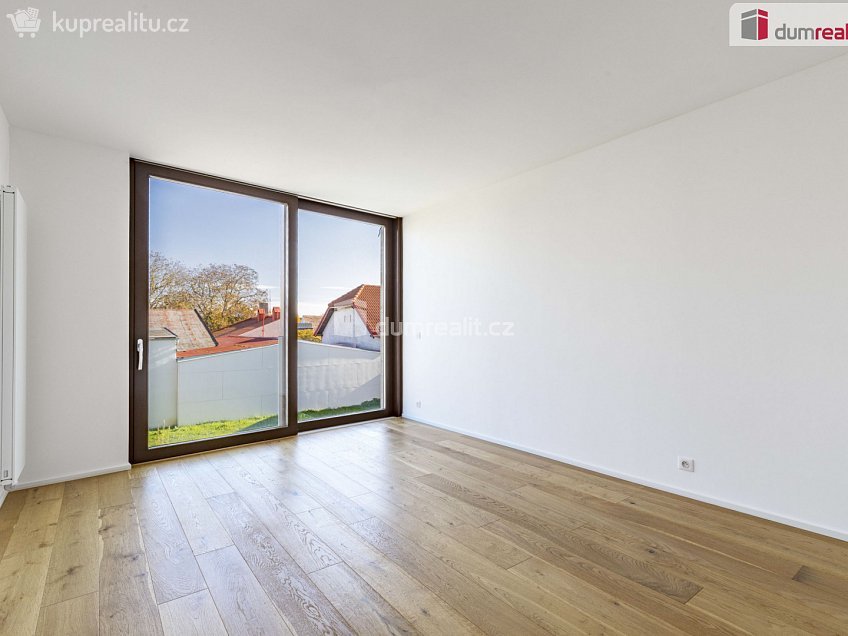 Prodej  rodinného domu 378 m^2 V Hrobech, Praha-Libuš 