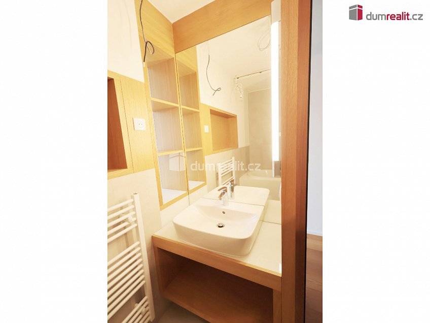 Prodej  rodinného domu 378 m^2 V Hrobech, Praha-Libuš 