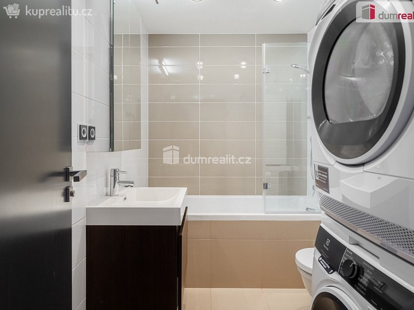 Pronájem bytu 3+kk 74 m^2 U libeňského pivovaru, Praha 8 