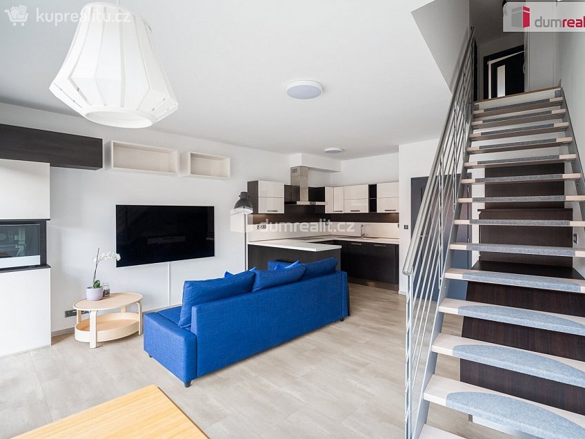 Pronájem bytu 3+kk 74 m^2 U libeňského pivovaru, Praha 8 