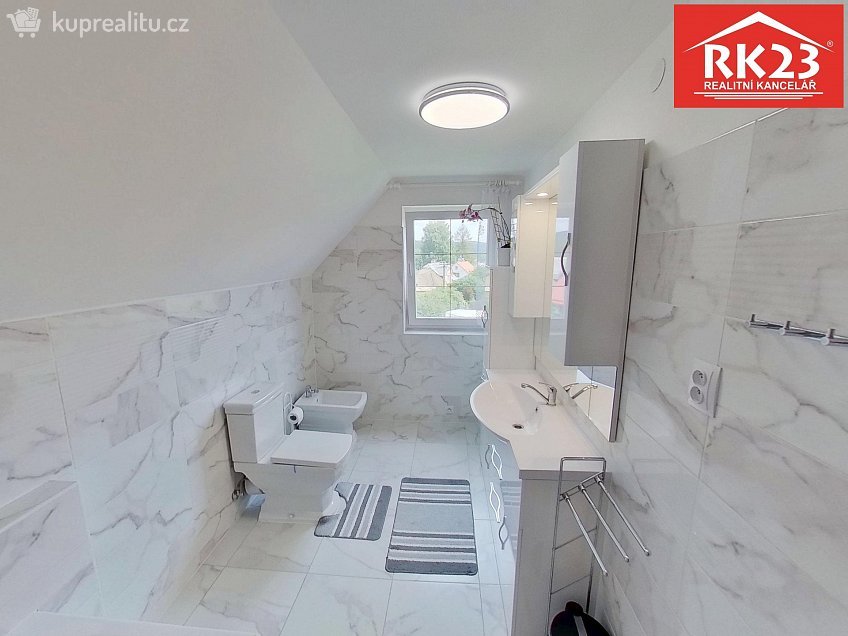 Prodej  rodinného domu 170 m^2 Na Stráni 119, Valy 