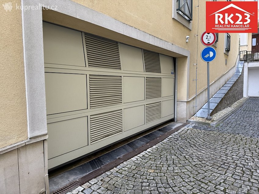 Prodej  garážového stání 20 m^2 Masarykova 702, Mariánské Lázně 