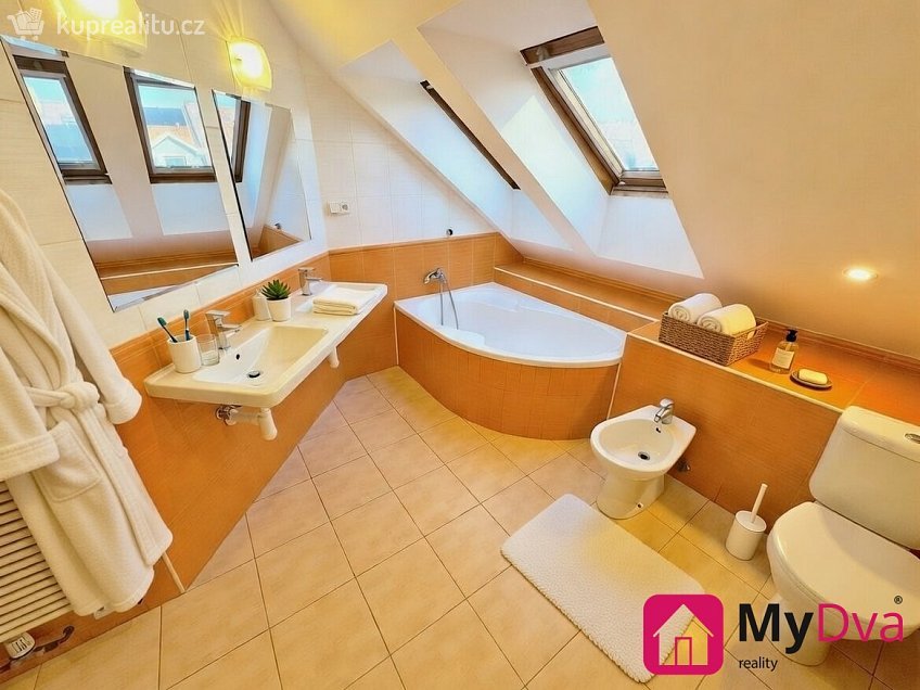 Prodej  rodinného domu 195 m^2 M. Horákové, Třebíč 