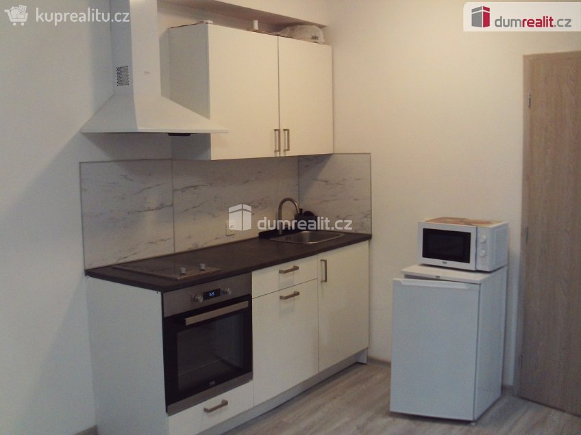 Pronájem bytu 1+kk 30 m^2 Na Hložku, Dobrovice 