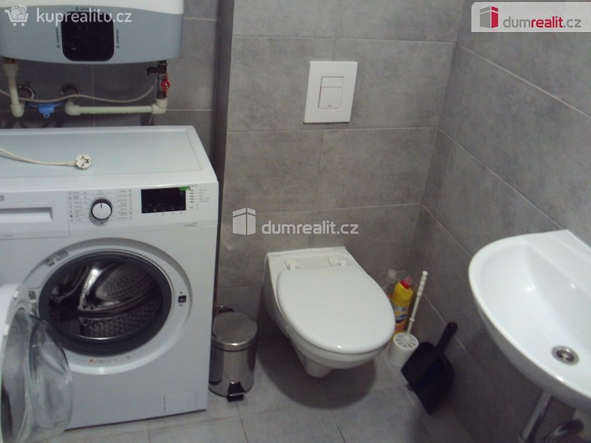 Pronájem bytu 1+kk 30 m^2 Na Hložku, Dobrovice 