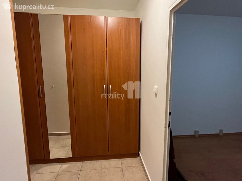 Pronájem bytu 2+kk 44 m^2 Roháčova, Praha 3 