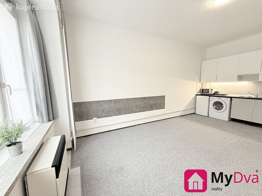 Pronájem bytu 1+kk 30 m^2 Plzeňská, Praha 