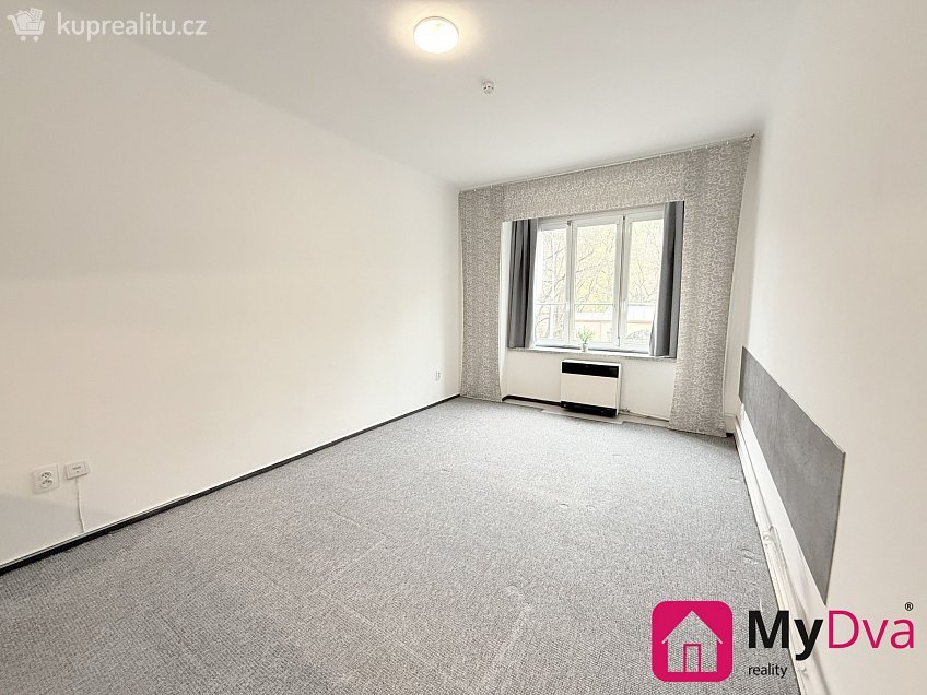 Pronájem bytu 1+kk 30 m^2 Plzeňská, Praha 