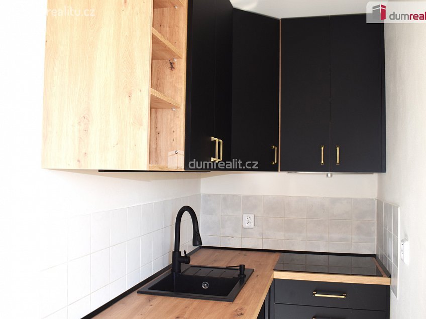 Pronájem  obchodních prostor 99 m^2 Sukorady, Sukorady 