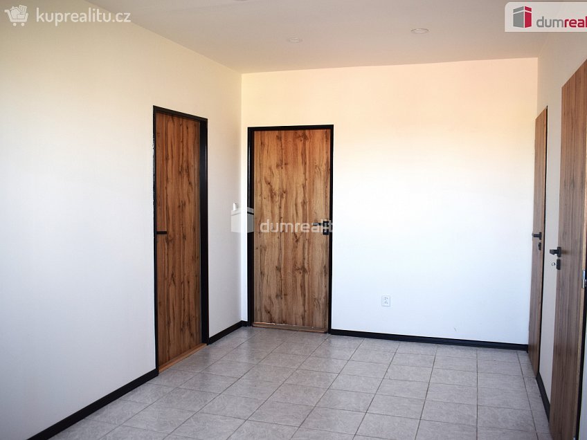 Pronájem  obchodních prostor 99 m^2 Sukorady, Sukorady 