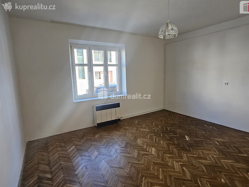 Pronájem bytu 2+kk 46 m^2 Pod turnovskou tratí, Praha 14 