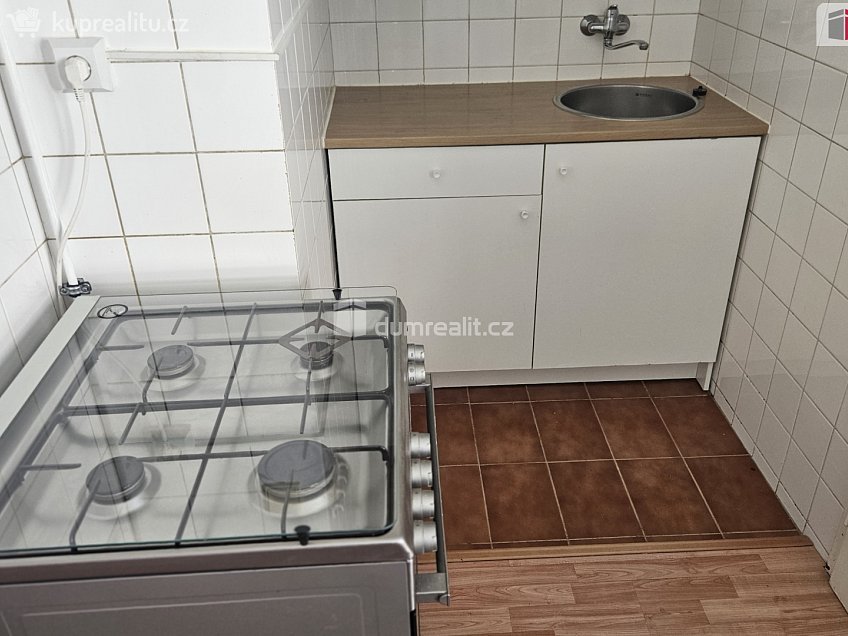 Pronájem bytu 2+kk 46 m^2 Pod turnovskou tratí, Praha 14 