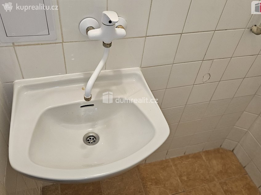 Pronájem bytu 2+kk 46 m^2 Pod turnovskou tratí, Praha 14 