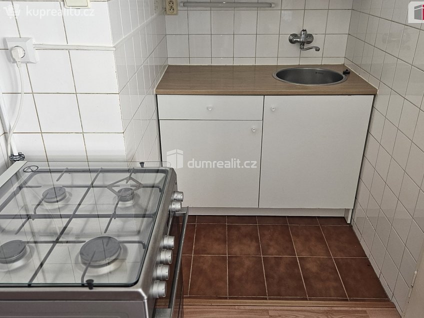 Pronájem bytu 2+kk 46 m^2 Pod turnovskou tratí, Praha 14 