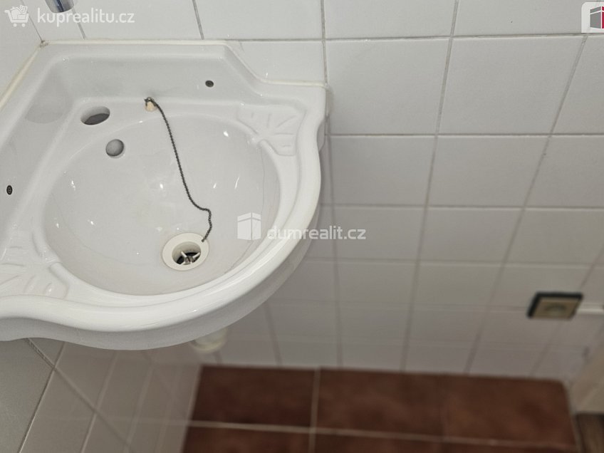 Pronájem bytu 2+kk 46 m^2 Pod turnovskou tratí, Praha 14 