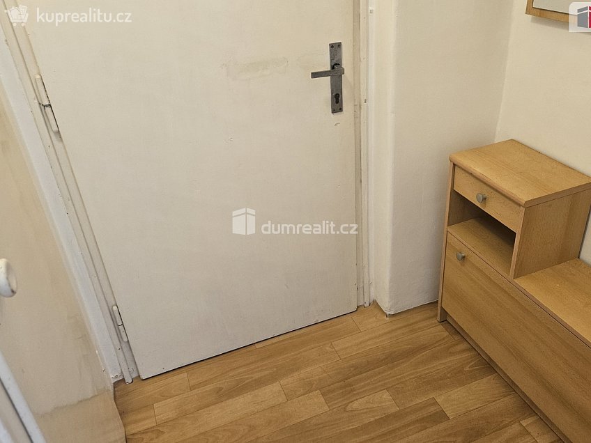 Pronájem bytu 2+kk 46 m^2 Pod turnovskou tratí, Praha 14 