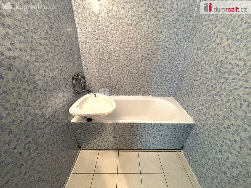 Prodej bytu 3+1 70 m^2 Atletická, Sokolov 