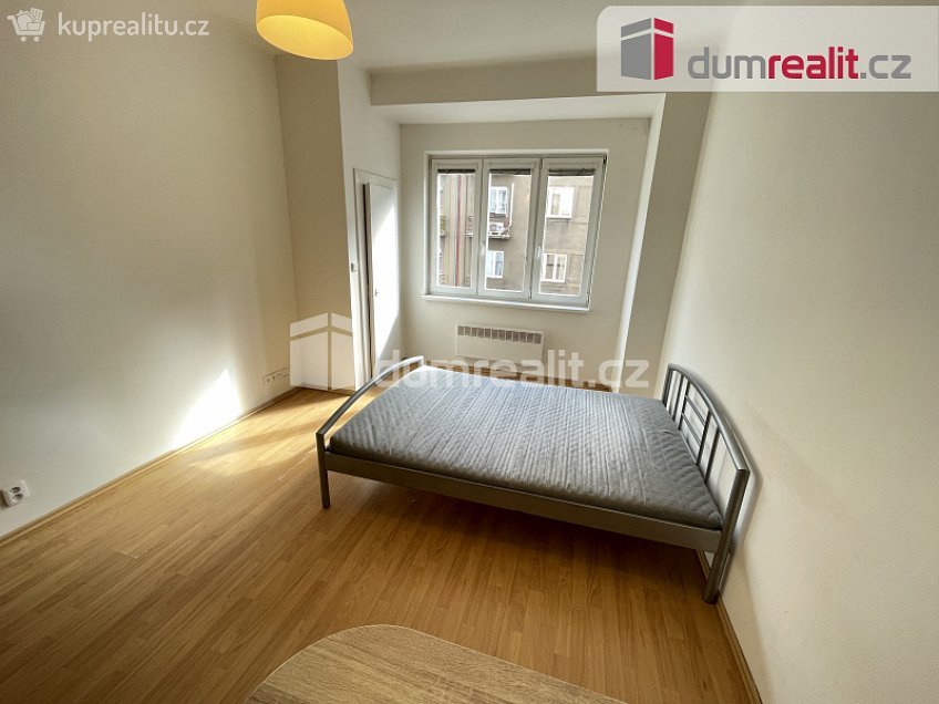 Pronájem bytu 1+kk 25 m^2 Moulíkova, Praha 5 