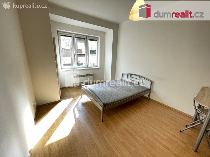 Pronájem bytu 1+kk 25 m^2 Moulíkova, Praha 5 