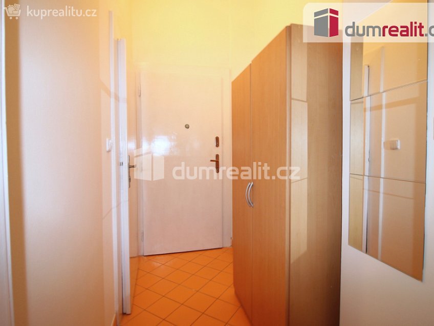 Pronájem bytu 1+kk 25 m^2 Moulíkova, Praha 5 