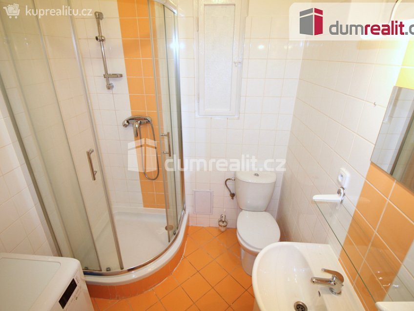 Pronájem bytu 1+kk 25 m^2 Moulíkova, Praha 5 