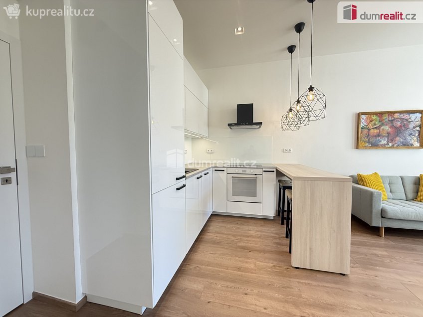 Pronájem bytu 2+kk 47 m^2 Brožíkova, Praha 5 