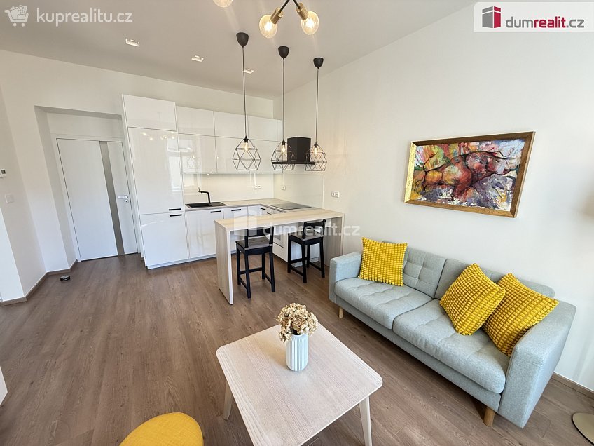 Pronájem bytu 2+kk 47 m^2 Brožíkova, Praha 5 