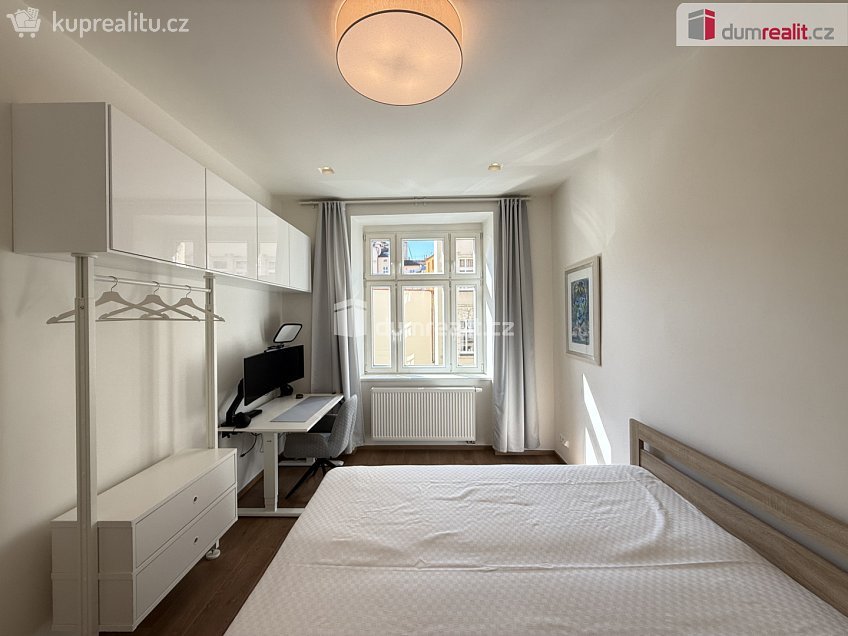 Pronájem bytu 2+kk 47 m^2 Brožíkova, Praha 5 