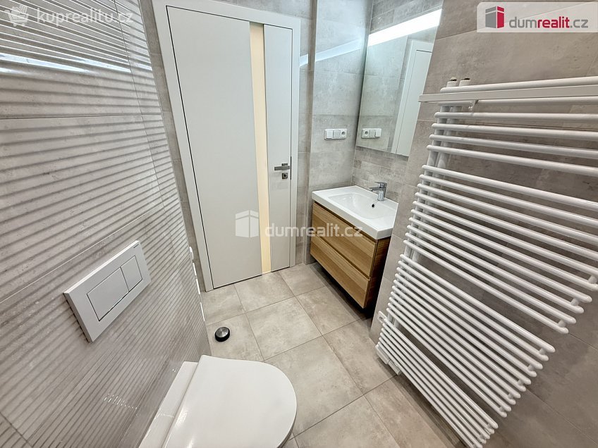 Pronájem bytu 2+kk 47 m^2 Brožíkova, Praha 5 