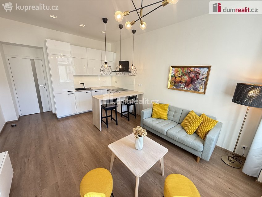 Pronájem bytu 2+kk 47 m^2 Brožíkova, Praha 5 