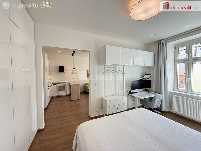 Pronájem bytu 2+kk 47 m^2 Brožíkova, Praha 5 