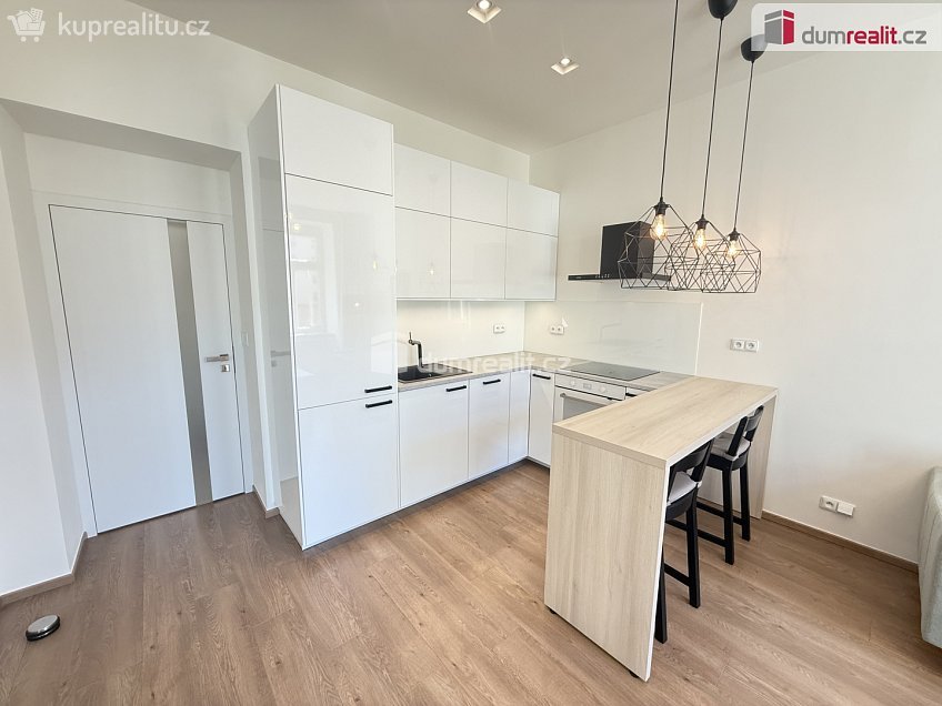 Pronájem bytu 2+kk 47 m^2 Brožíkova, Praha 5 