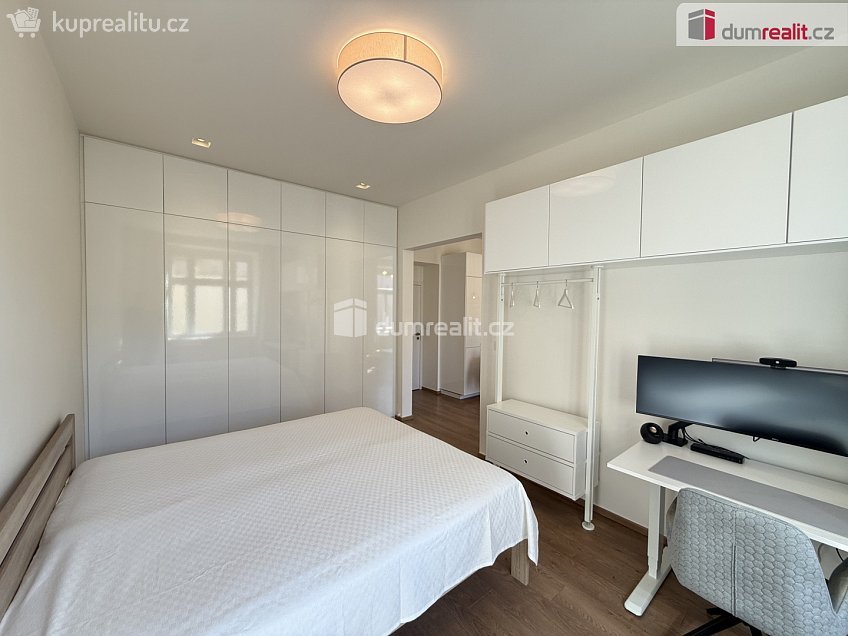 Pronájem bytu 2+kk 47 m^2 Brožíkova, Praha 5 