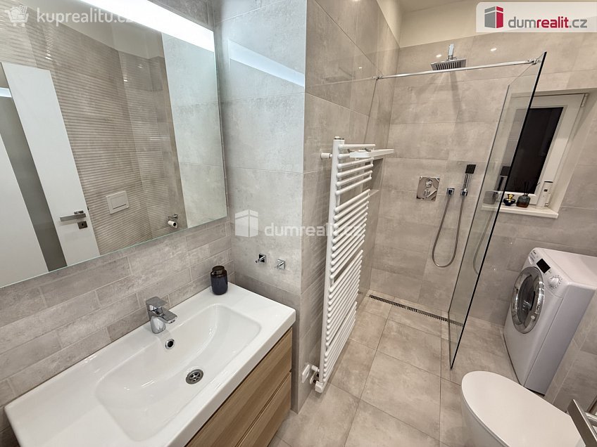 Pronájem bytu 2+kk 47 m^2 Brožíkova, Praha 5 