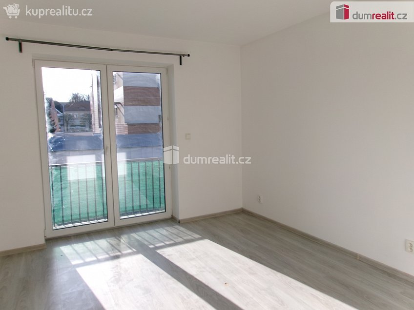 Pronájem bytu 2+kk 60 m^2 Na Hložku, Dobrovice 