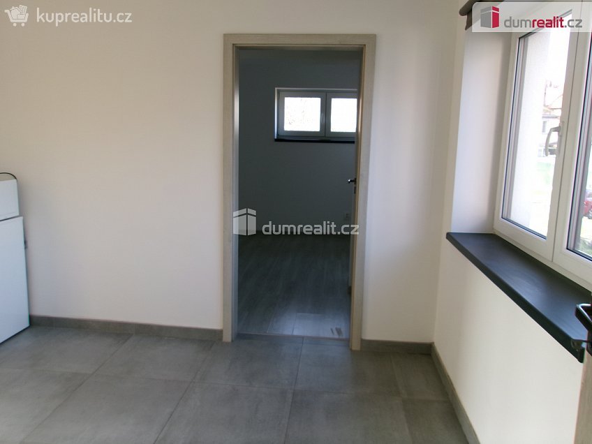 Pronájem bytu 2+kk 60 m^2 Na Hložku, Dobrovice 