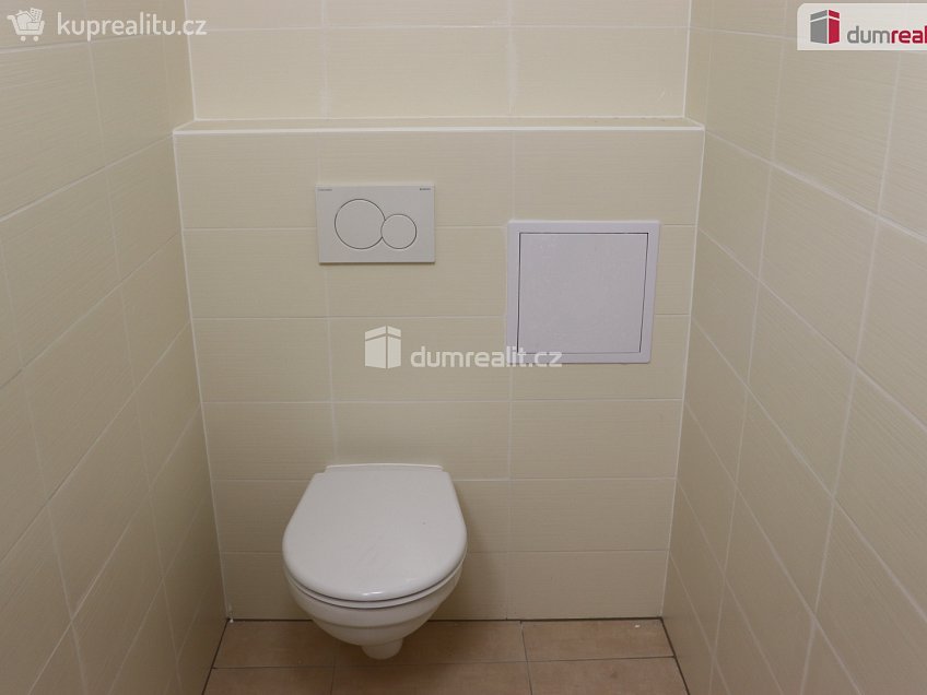 Pronájem  kanceláře 39 m^2 náměstí T. G. Masaryka, Břeclav 