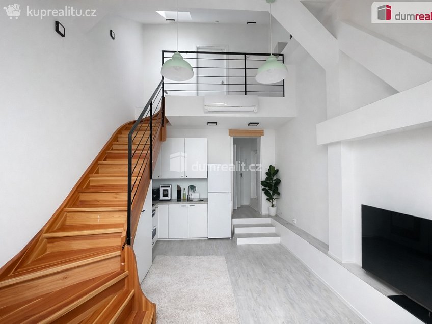 Pronájem bytu 2+kk 43 m^2 Radlická, Praha 5 