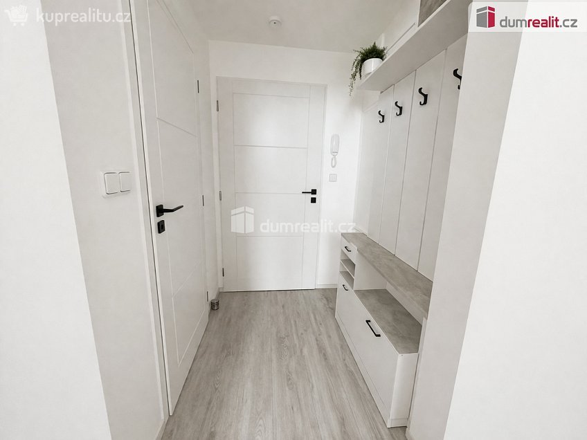 Pronájem bytu 2+kk 43 m^2 Radlická, Praha 5 