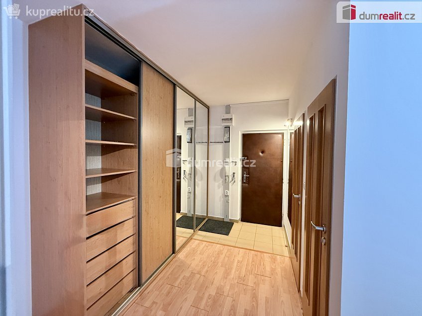 Pronájem bytu 2+1 61 m^2 Mirotická, Praha 4 